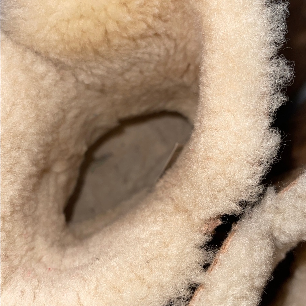 UGG Bailey Button II | Size 7 - image 8